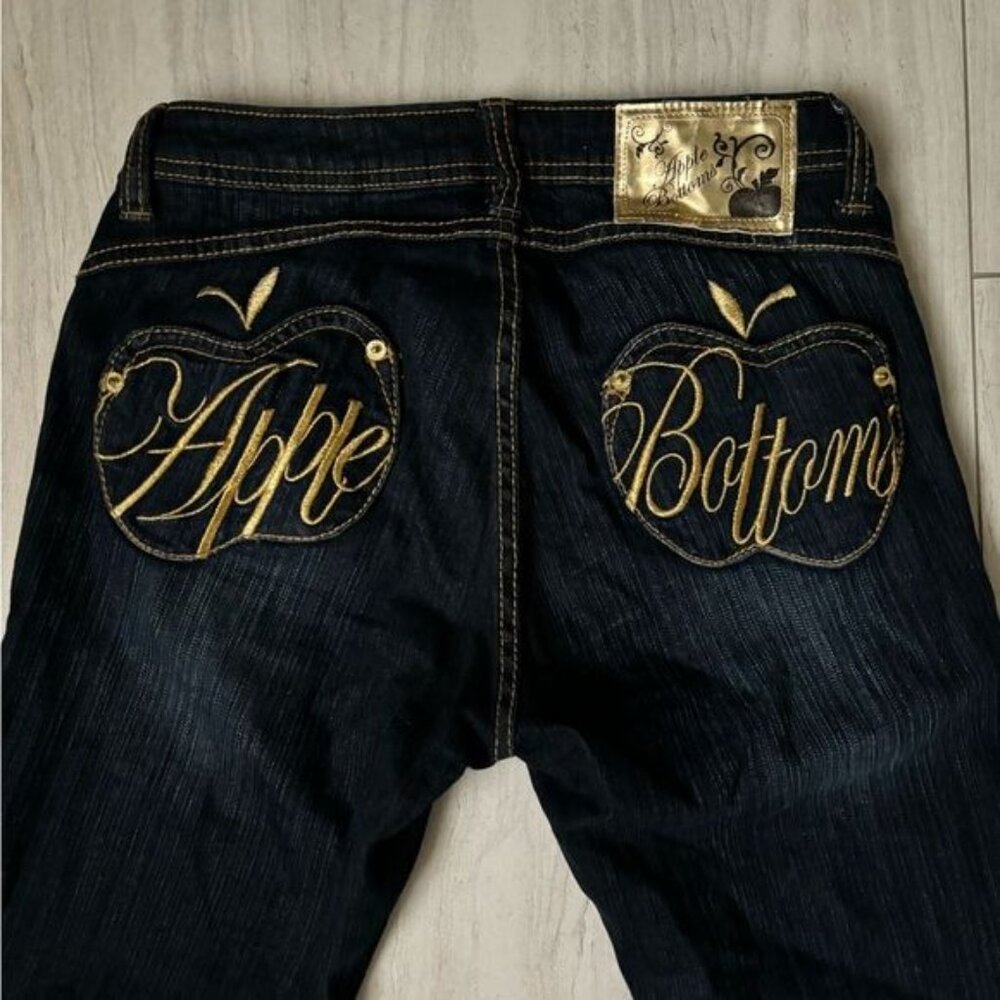 ISO APPLE BOTTOM JEANS 🍎👖 Size 12 - 15